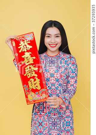 Attractive Vietnamese woman wearing AoDai 37293935