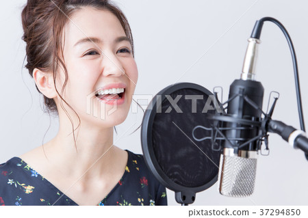 Young lady (vocal lesson) Young lady (vocal lesson) 37294850