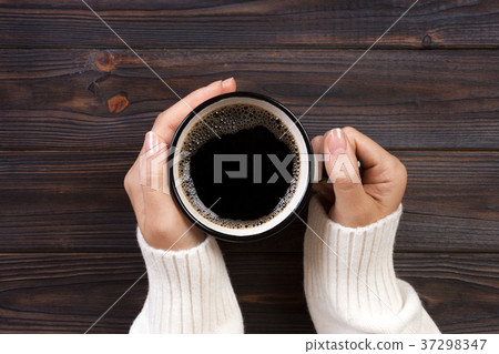 Women hands with coffee. harvesting coffee Women hands with coffee. harvesting coffee 37298347