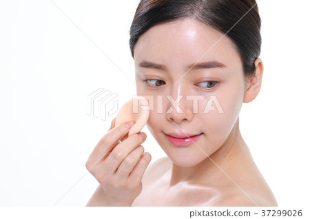 Beauty, skin care, beauty, 20s, girl, sponge, foundation Beauty, skin care, beauty, 20s, girl, sponge, foundation 37299026