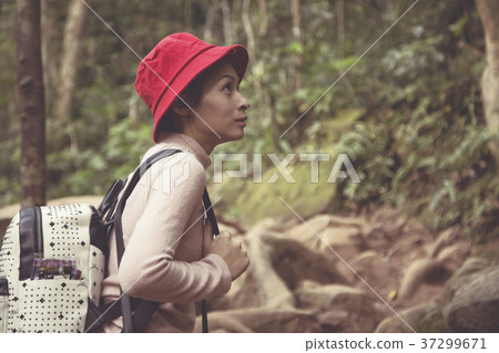 A woman hikers looking up the mountain. 37299671