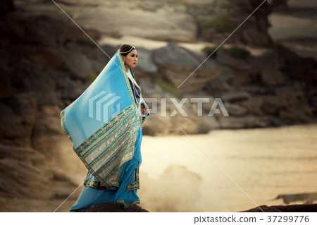 Portrait woman wearing Iran or Arab traditional Portrait woman wearing Iran or Arab traditional 37299776