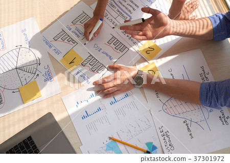 Discussing business graphs Discussing business graphs 37301972