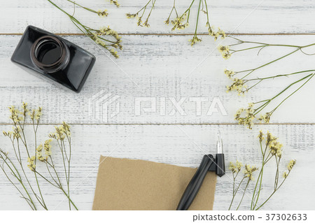 Blank brown card, oblique pen and bottle of ink Blank brown card, oblique pen and bottle of ink 37302633