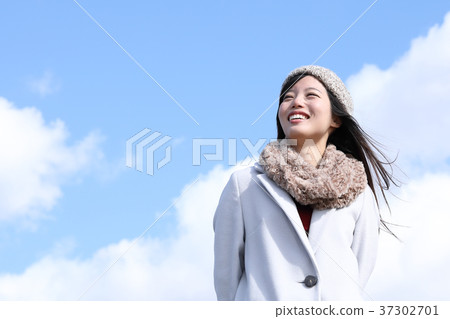 young woman      37302701