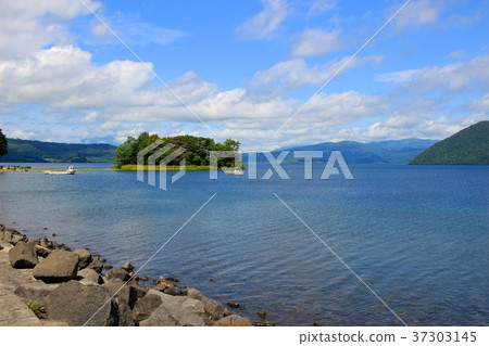 Rare island, Lake Toya Rare island, Lake Toya 37303145