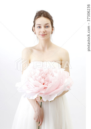 Bridal beauty shot Foreign female Caucasian Bridal beauty shot Foreign female Caucasian 37306236