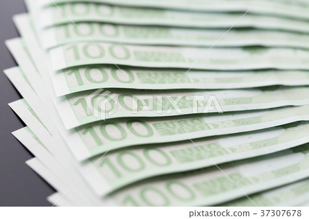 Close-up of 100 Euro banknotes 37307678
