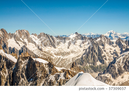 View on the Alps from the Aiguille du Midi  37309037