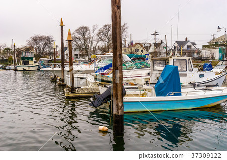 Fishing boats on pier of Jamaica Bay, Brooklyn 37309122