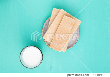 Wafer with milk 37309389