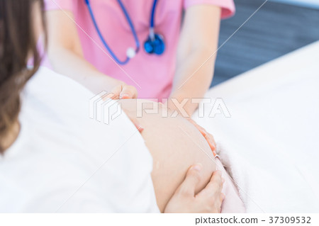 醫務人員,孕婦,觸診,胃 醫務人員,孕婦,觸診,胃 37309532