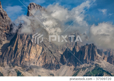 National Park panorama and Dolomiti mountains National Park panorama and Dolomiti mountains 37309720