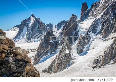 View on the Alps from the Aiguille du Midi , 37310082
