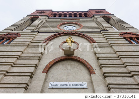 Sacro Cuore e San Giacomo Church 37310141