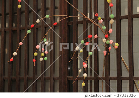 Cocoon ball decoration Cocoon ball decoration 37312320