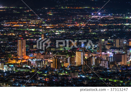 山梨縣 甲府盆地和甲府市的夜景 照片素材 圖片 圖庫