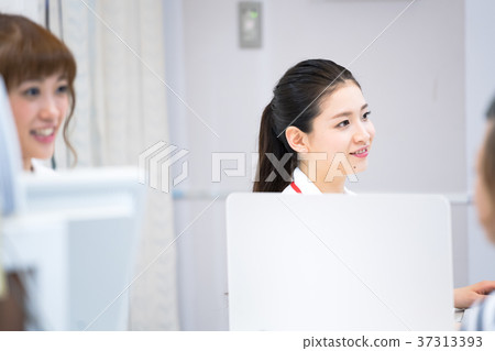 年輕女性,接待,健身房,健身,體育俱樂部 年輕女性,接待,健身房,健身,體育俱樂部 37313393