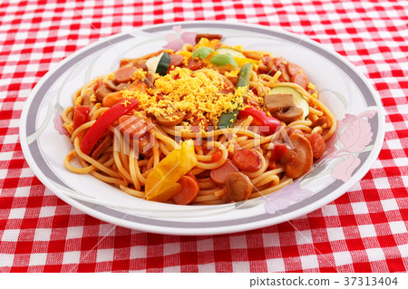 A delicious spaghetti A delicious spaghetti 37313404