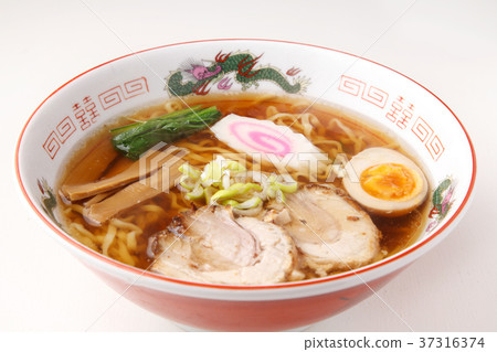soy source ramen  37316374