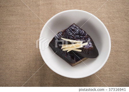 Stir-frying eggplant Stir-frying eggplant 37316941