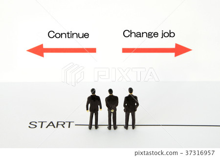 Business concept - whether to maintain current status or change jobs Business concept - whether to maintain current status or change jobs 37316957