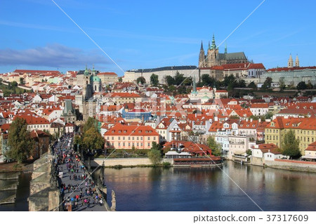 布拉格城堡和查理大橋 37317609