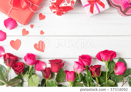 red and pink rose with gift box on wood red and pink rose with gift box on wood 37318092