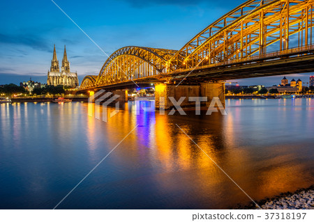 Cologne Cathedral and Hohenzollern Bridge 37318197