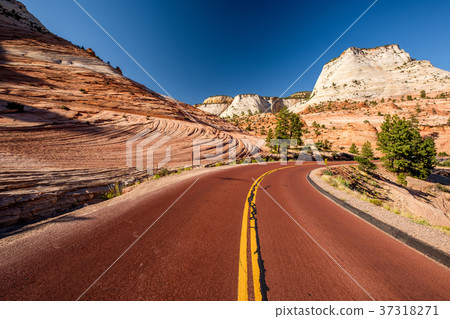Empty scenic highway in Utah 37318271