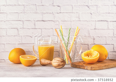 Oranges and juicer for making orange juice. Oranges and juicer for making orange juice. 37318932