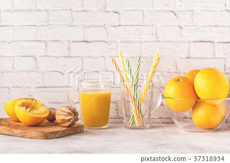 Oranges and juicer for making orange juice. Oranges and juicer for making orange juice. 37318934