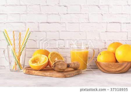 Oranges and juicer for making orange juice. Oranges and juicer for making orange juice. 37318935