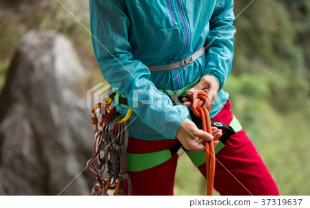 wearing safety harness making rope knot 37319637