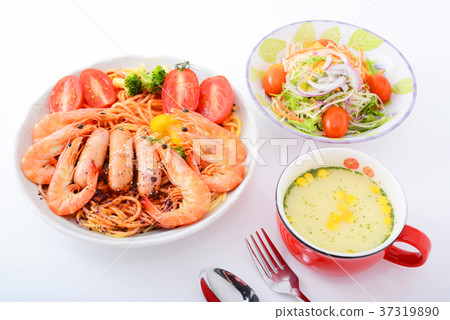 Delicious seafood pasta Delicious seafood pasta 37319890
