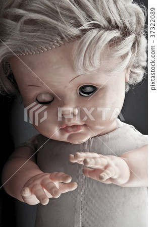 Creepy doll face  37322089