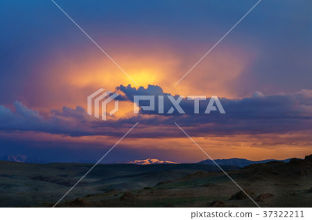 Scenic sunset and sunrise in mountainous region Scenic sunset and sunrise in mountainous region 37322211