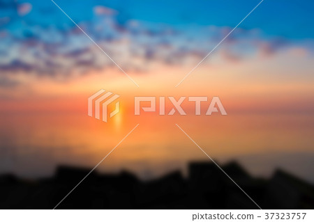 Gold sunset - blurred image 37323757
