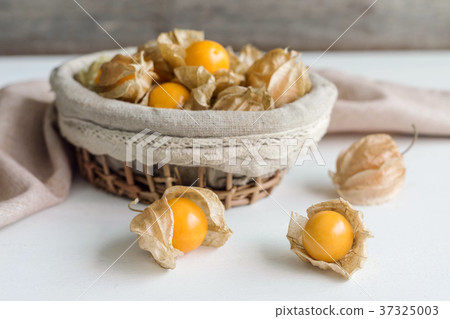 Cape gooseberry fruit in basket 37325003