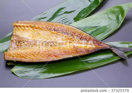 米林在鯖魚中晾乾 37325379