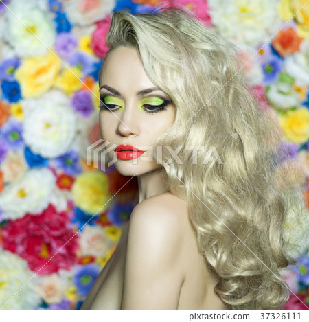 Beautiful blonde Beautiful blonde 37326111