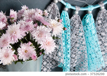Dream catcher and bouquet of rose chrysanthemums 37326200