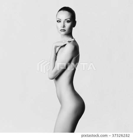 Elegant naked lady 37326282