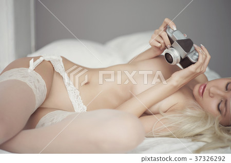 Sensual woman in bed with camera 37326292