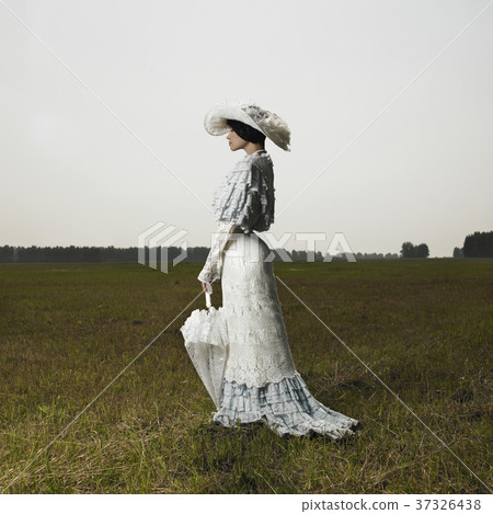 Woman in vintage dress Woman in vintage dress 37326438