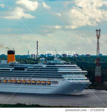 Large royal cruise liner Large royal cruise liner 37326939