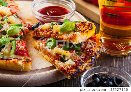 Pizza hawaii with beer 37327126