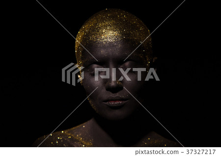 Portrait of a beautiful woman with creative body Portrait of a beautiful woman with creative body 37327217