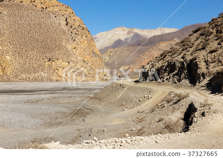 road from Jomsom to Kagbeni road from Jomsom to Kagbeni 37327665