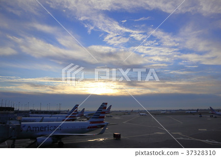 從機場降落在芝加哥奧黑爾國際機場的風景 從機場降落在芝加哥奧黑爾國際機場的風景 37328310
